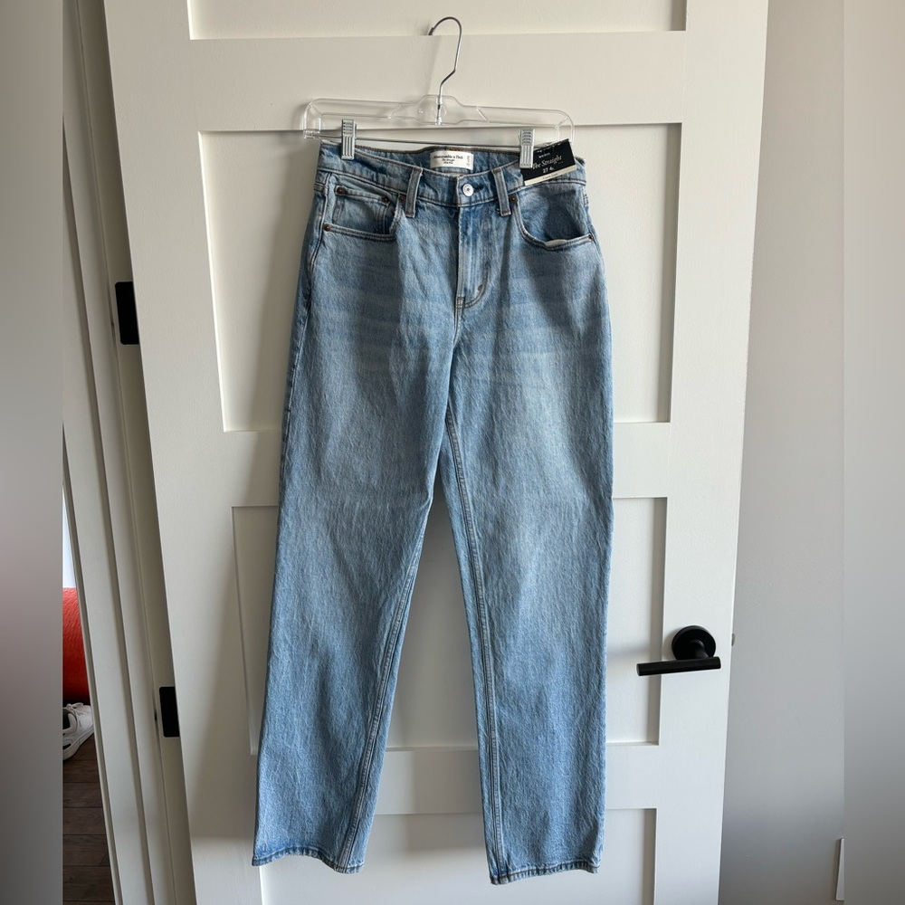 Abercrombie Jeans - The straight mid-rise Curve Love NWT